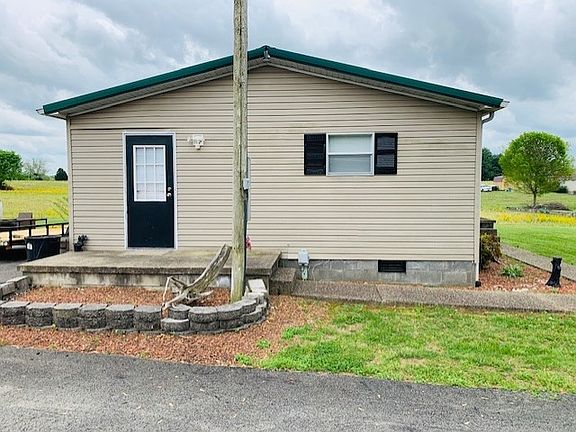 5th image of 688 Elmore Ln