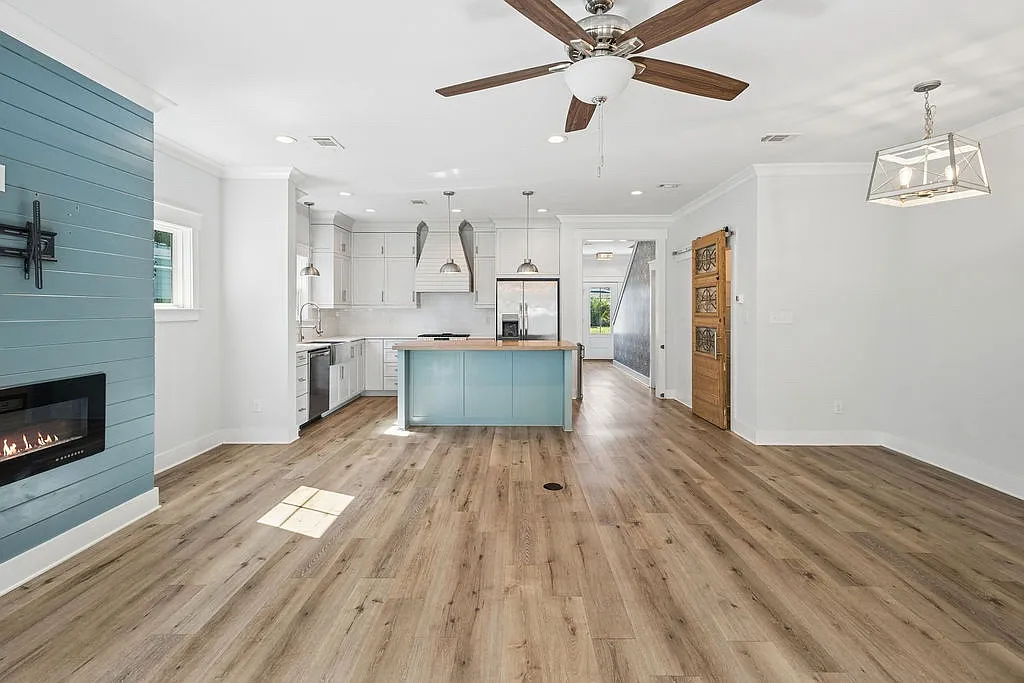 1018 W Romana St — Photo 3