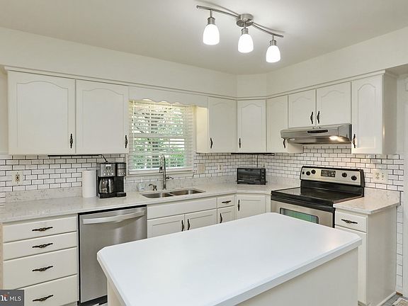 3rd image of 1008 Wiltshire Dr