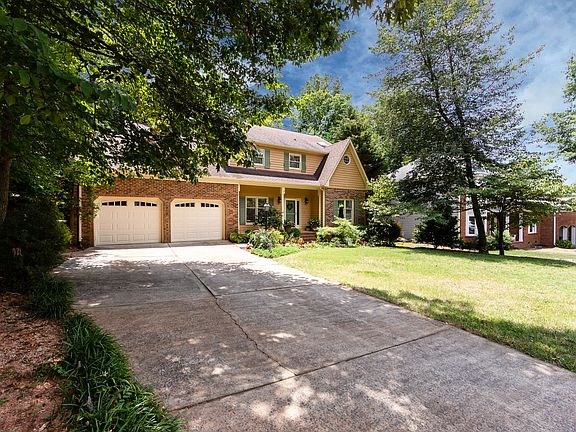 3rd image of 807 Brightwood Ln
