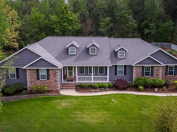 2nd image of 301 Arbor Dr