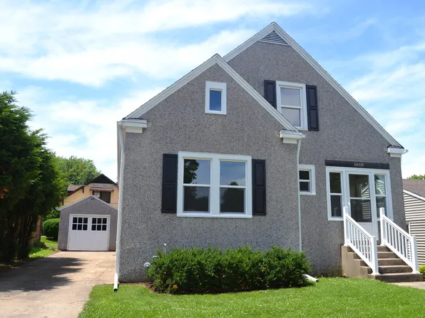 1610 Pike St, Peru, IL 61354