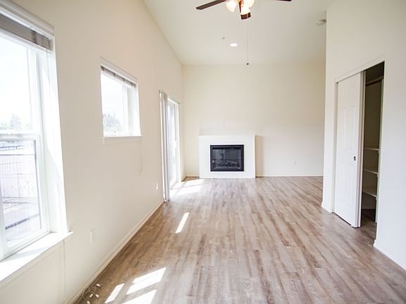 3rd image of 5607 E Burnside St #5625-302