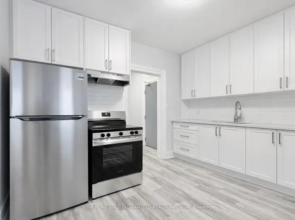 33 Ontario St #2, Saint Catharines, ON L2R 5J3
