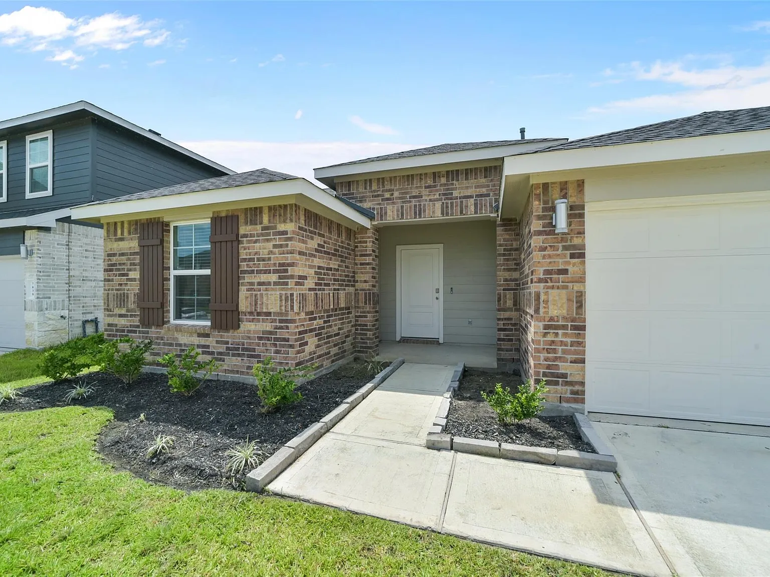 3 bed, 2.0 bath, 1575 sqft, $2,200 — Photo 2