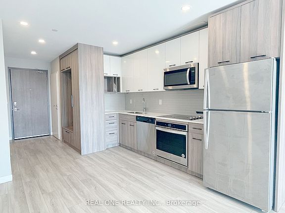 4th image of 20 George St #2607