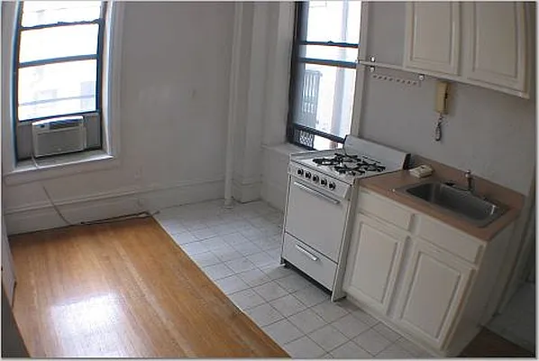 Rented by 4 Points Properties | media 22