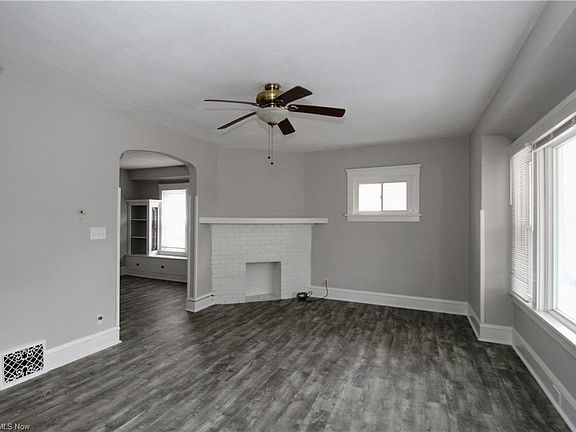 2nd image of 1555 Larchmont Ave #2