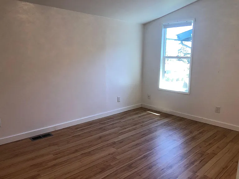 1007 NW Bryant St — Photo 10