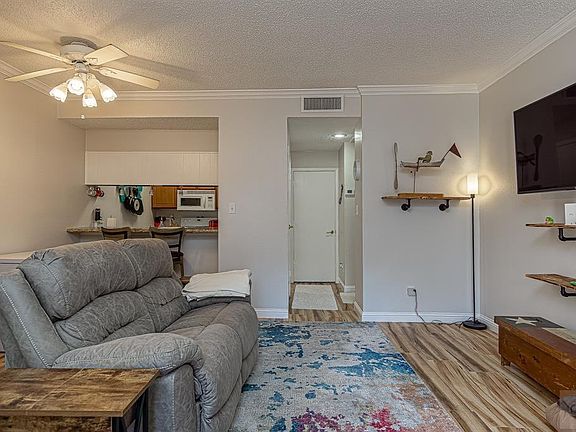 5th image of 7025 N Holiday Dr