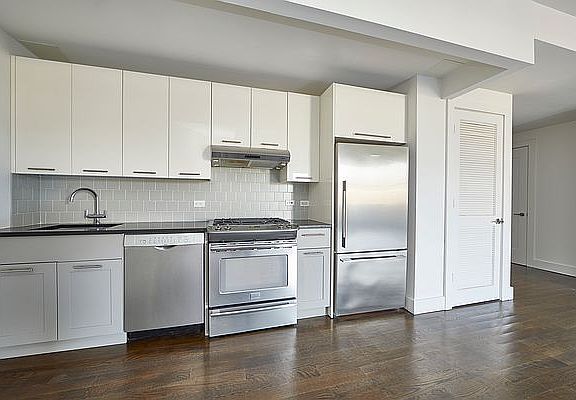 2nd image of 341 Eastern Pkwy #4/4B