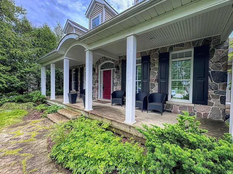 207 Beacon Ln — Photo 4