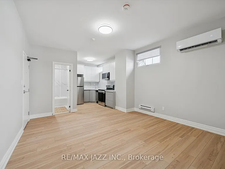 251 Simcoe St S #201 — Photo 4