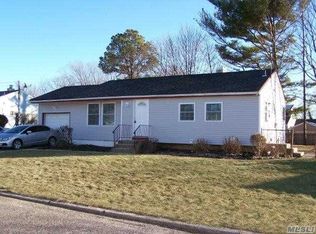 4 Arthur St, Brentwood, NY 11717