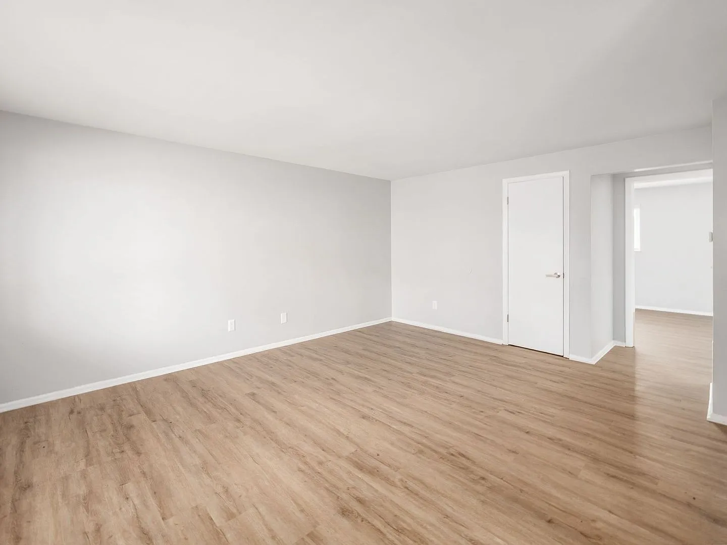 2 bed, 1.0 bath, $1,025 — Photo 4