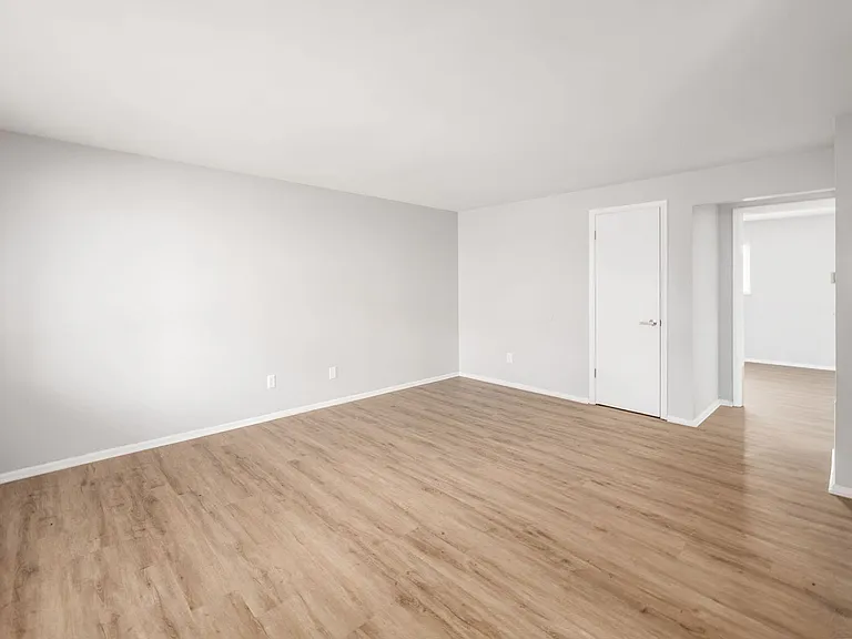 593 Riverview Dr #F — Photo 4