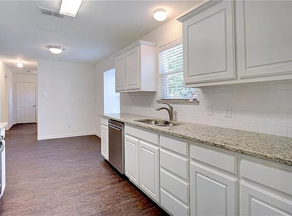 2nd image of 832 Sandpiper Dr