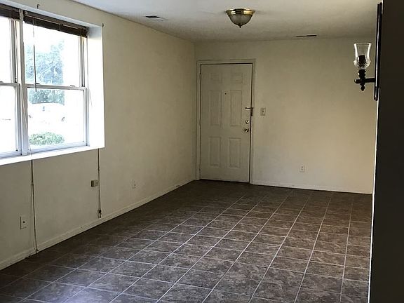 2nd image of 905 N Brady St APT 2