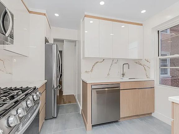 3rd image of 100 Park Ter W APT 4E
