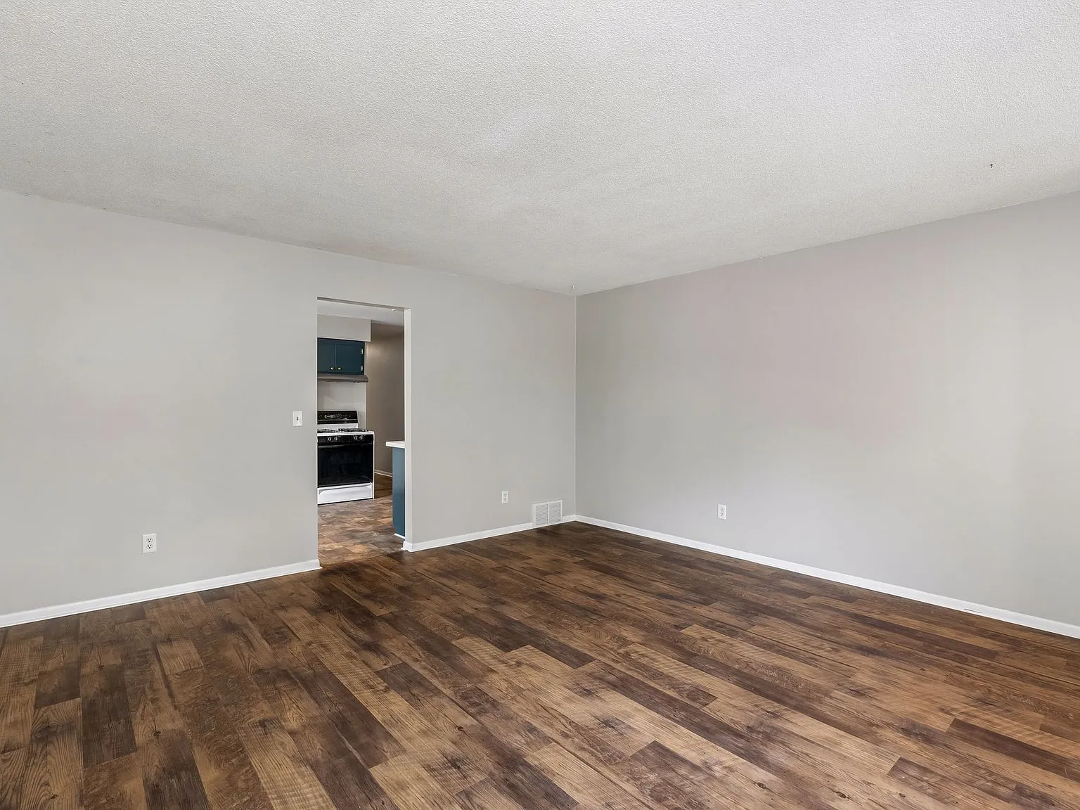 3 bed, 2148 sqft, $1,999 — Photo 3