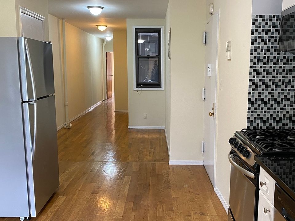 1st image of 421 W 45th St