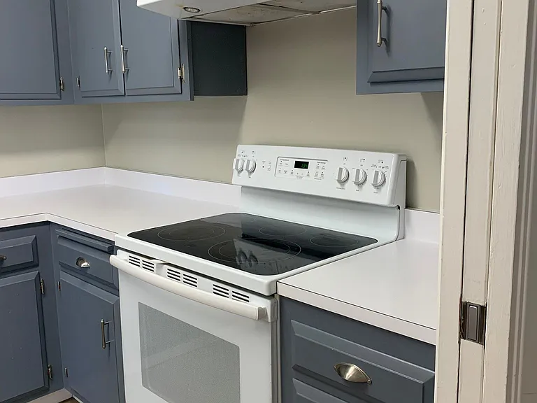 933 Shoreline Dr — Photo 8