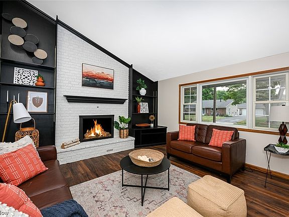 3rd image of 395 Cathy Dr
