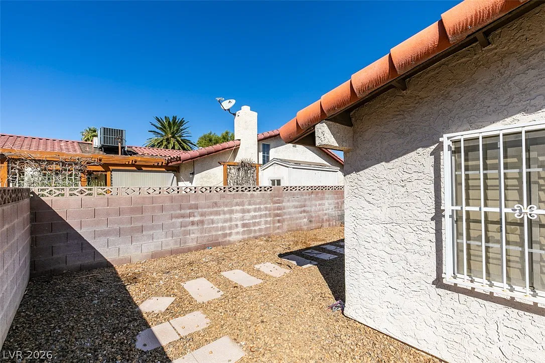4 bed, 3.0 bath, 2480 sqft, $2,500 — Photo 3