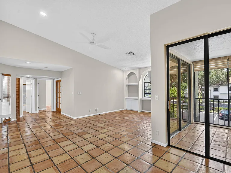 5451 Verona Dr #N — Photo 50
