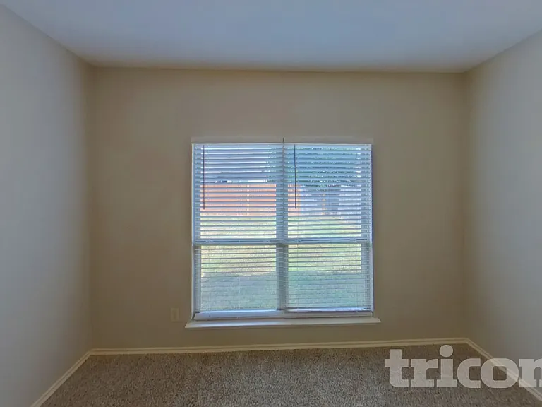 1216 Alder Tree Ln — Photo 7