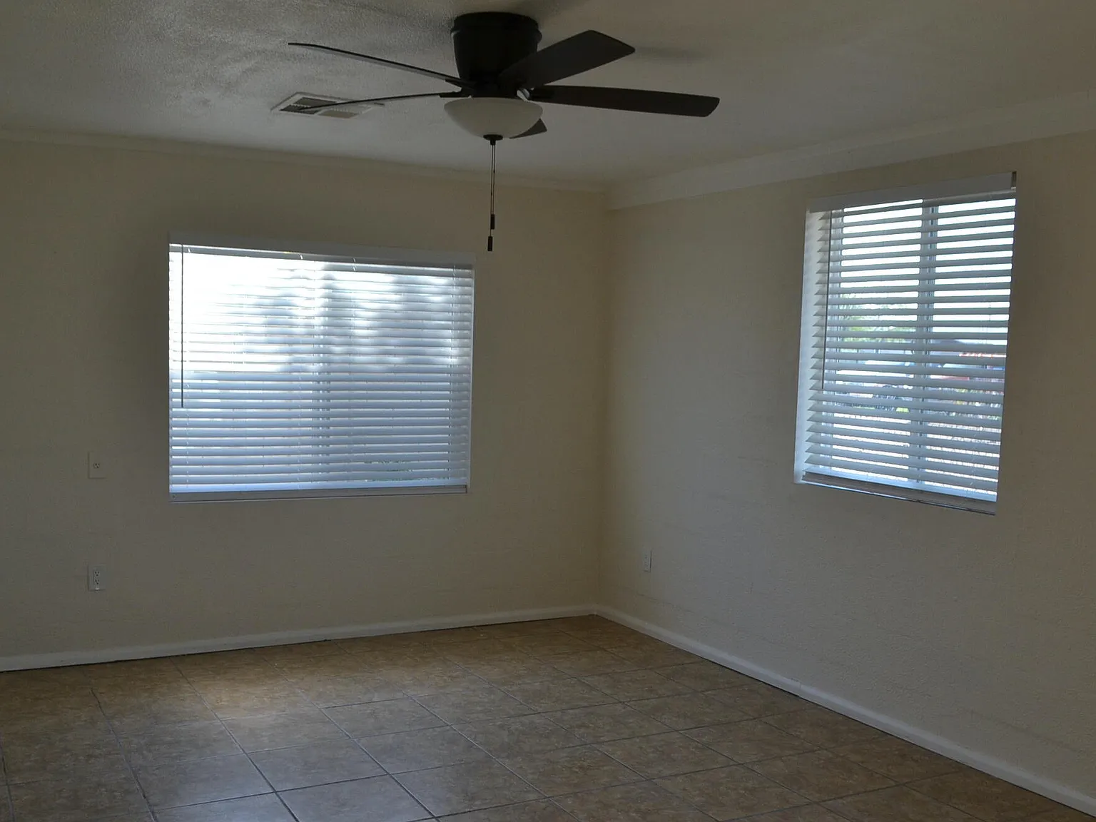 2 bed, 1.0 bath, 1000 sqft, $1,295 — Photo 2