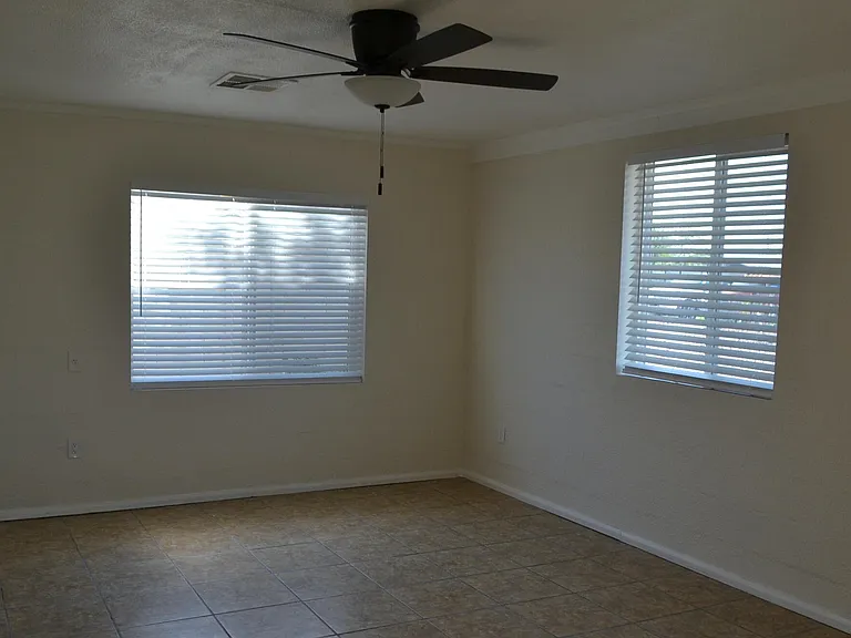 2185 W Ohio St — Photo 2