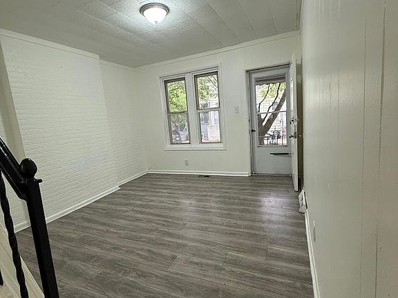 2nd image of 27 Jersey St