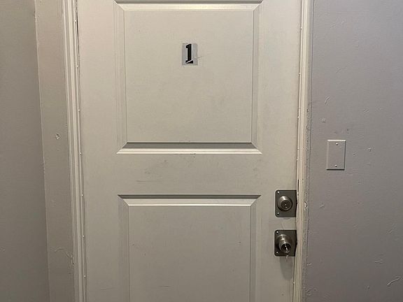 2nd image of 1421 W Fayette St #1
