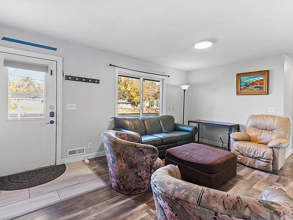 4th image of 618 109th Ave NE