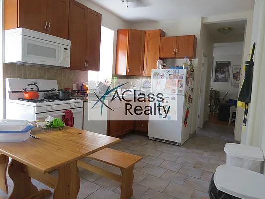 Rented by A Class Realty Long Island City LLC | media 2