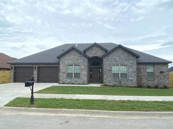 4692 W Triangle St, Fayetteville, AR 72704