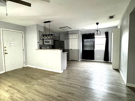 3rd image of 801 Bracewood Cir APT C