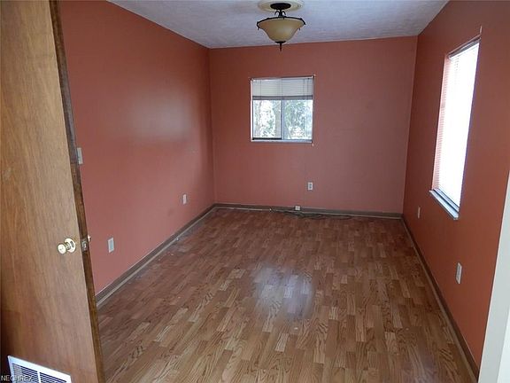 5th image of 1822 Vancouver St