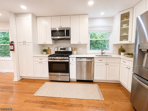 4th image of 474 N Dean St