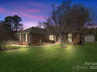 861 Emerson Dr, Mooresville, NC 28115