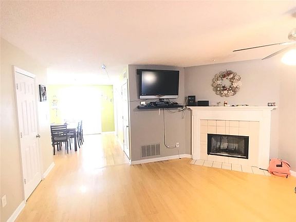3rd image of 1056 Wedgewood Ln #0