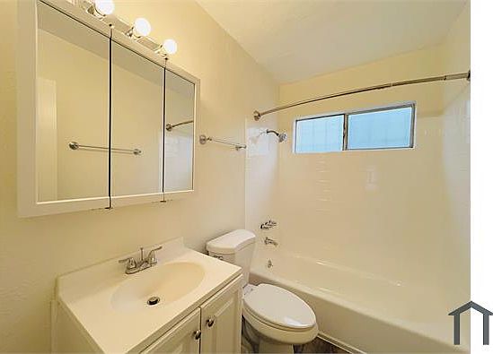 5th image of 702 W 81st St APT 2