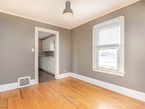 4th image of 21 N Church St