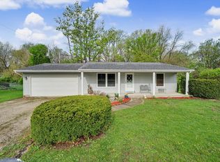 105 S Meadowhill Ln, Mahomet, IL 61853
