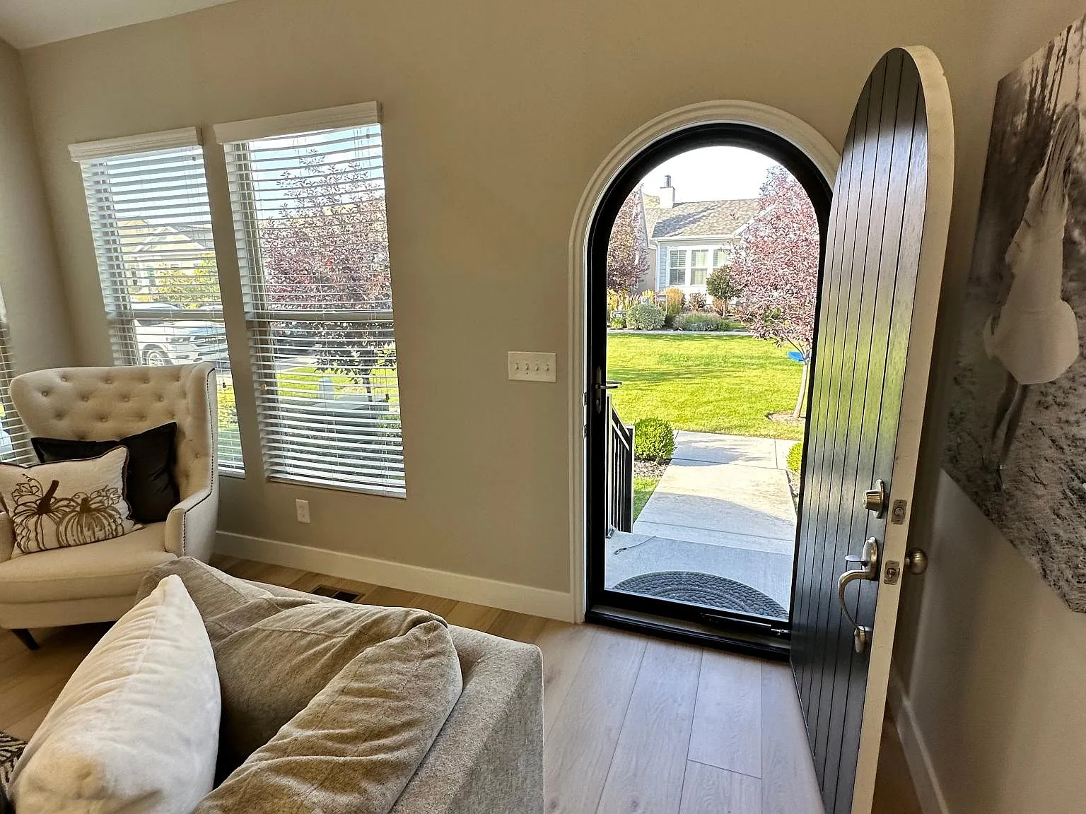 4 bed, 3.5 bath, 3212 sqft, $3,200 — Photo 2