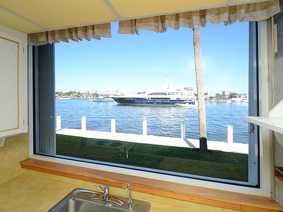 3rd image of 3037 Harbor Dr APT 10