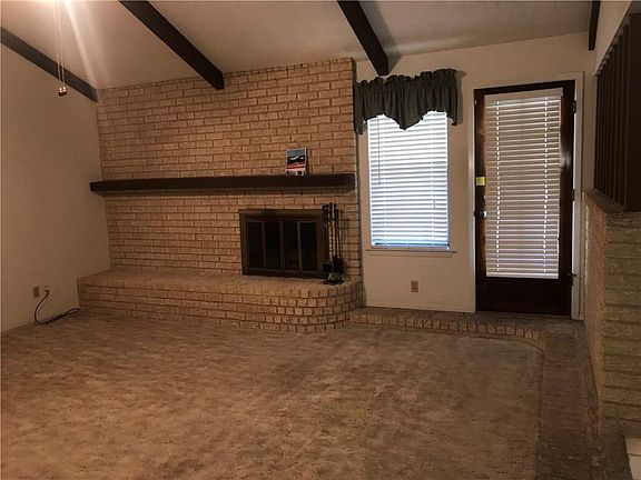 4th image of 300 Montford Ct