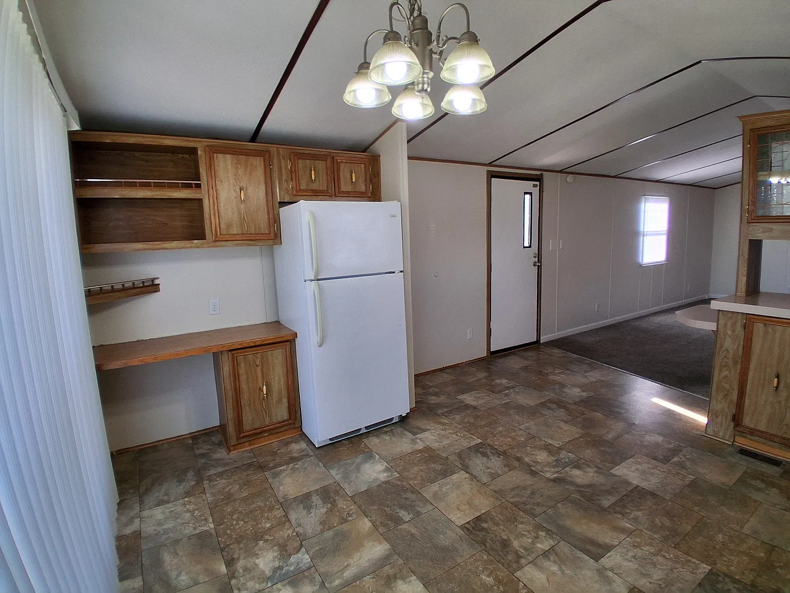 2 bed, 924 sqft, $693 — Photo 4