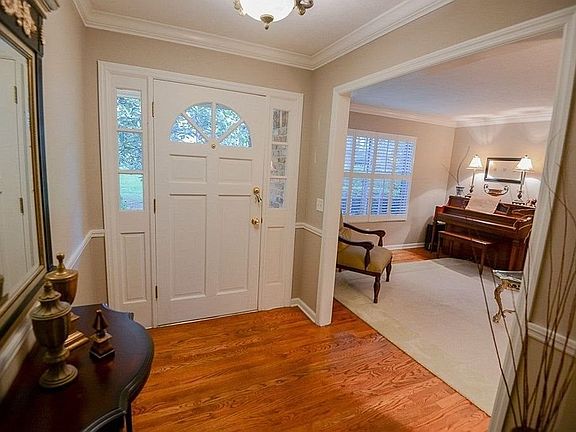 2nd image of 3742 Shamrock W